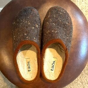 Taos “Wooltastic - Chocolate Speckled Wool” clogs size 7.5 / 38
